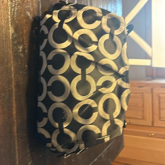 Black coach bag in excellent condition. - Picture 7 of 9